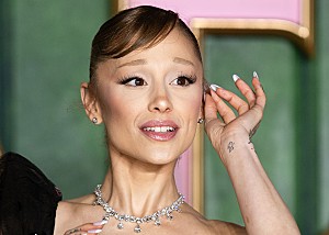 アリアナ・グランデ「アリアナ・グランデ、10曲目の米ビルボード“Hot 100”1位を獲得しファンに感謝「生きている中で最も感謝している人間」」
