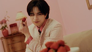 中島健人「中島健人「三人のケンティーをぜひお楽しみください」、“ラブリーで可愛い”「Fiction Love」MV公開」