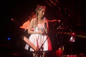 「＜ライブレポート＞夏と水、彩る音楽の物語――サラ・オレイン、ビルボードライブで魅せた特別な一夜」1枚目/18