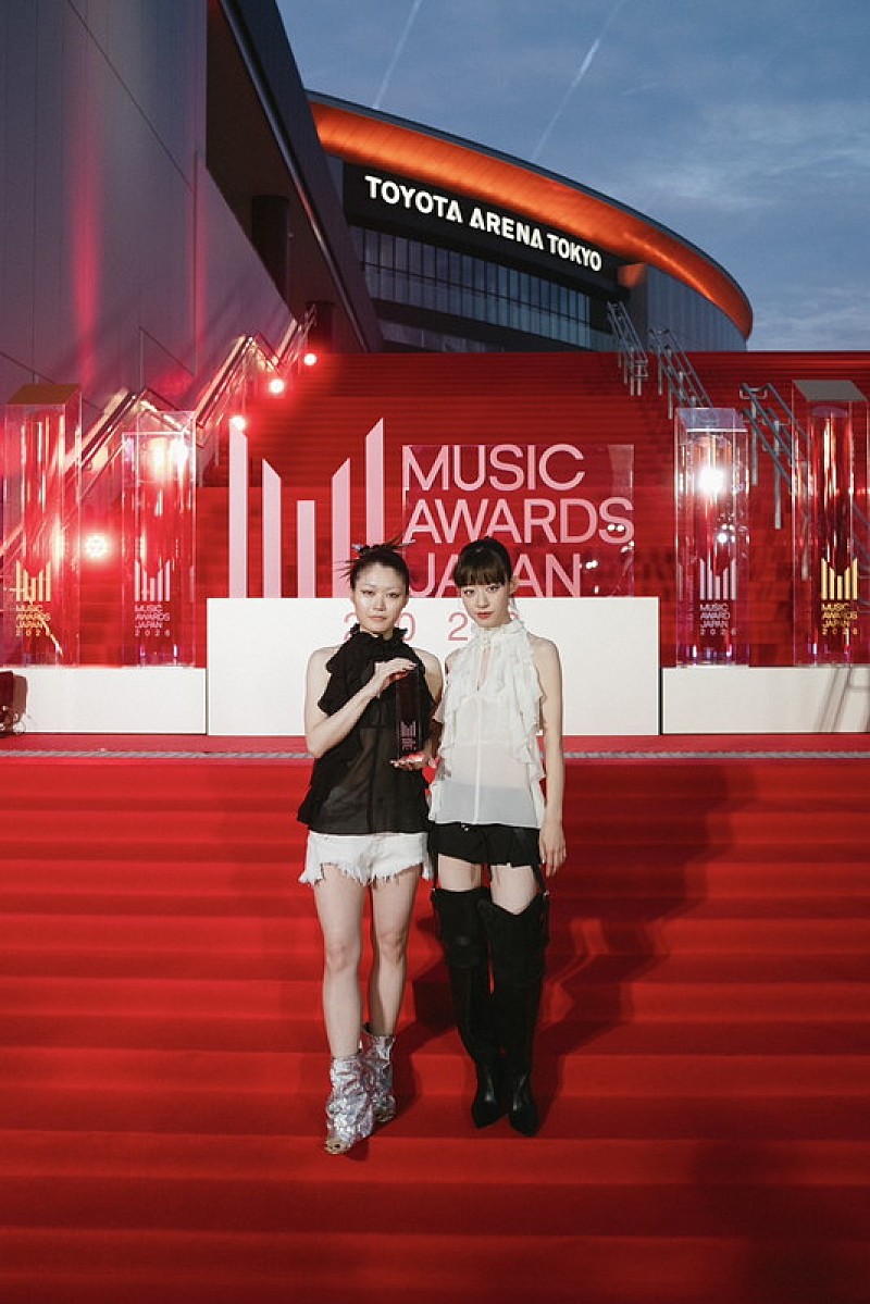 「羊文学【MUSIC AWARDS JAPAN 2026】授賞式写真」2枚目/3