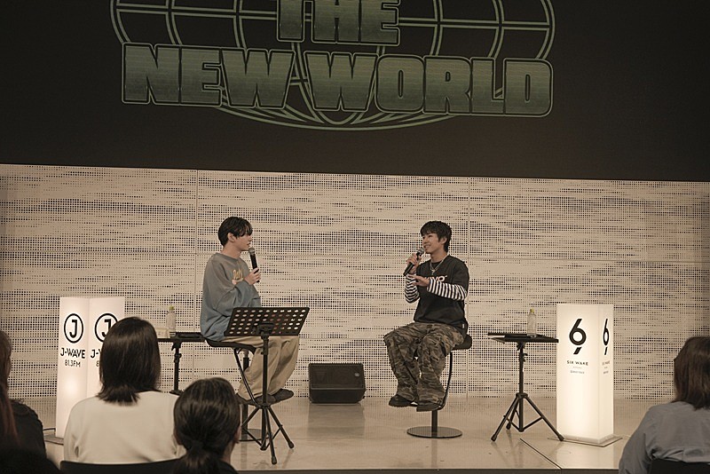 「SKY-HI×Ayumu Imazuがラジオ共演、2人の共通点も垣間見えた『DIVE TO THE NEW WORLD』公開収録のレポート到着」1枚目/4