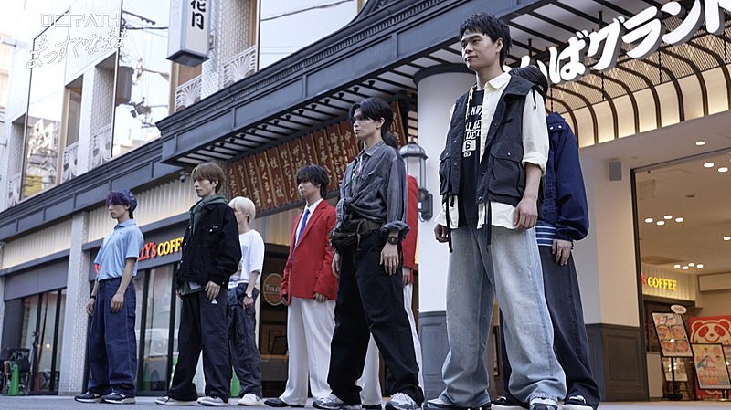 「OCTPATH、芸人陣との共演の舞台裏に密着した「まっすぐなまま」MVビハインド映像を公開」1枚目/4
