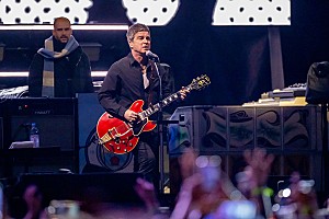 オアシス「【FIFAワールドカップ2026】イングランド初戦勝利、サポーターたちがオアシス「Wonderwall」大合唱で称える」