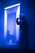 「アミューズ株主総会後の特別イベントでパフォーマンスしたDios」3枚目/7
