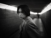 「池崎理人（INI）オリジナル楽曲「Backseat」配信リリース、映像『深夜に喋る』で胸の内を語る」1枚目/2