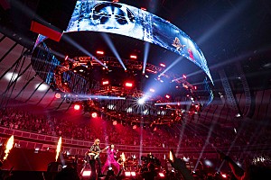 B'z「＜ライブレポート＞「パッションの赴くままに」――B'zが【B’z LIVE-GYM 2026 -FYOP＋-】で見せた圧巻の120分」