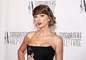「テイラー・スウィフト、心温まるビデオ・メッセージでツアー引退を表明したカントリー界の大御所に感謝を伝える」1枚目/1