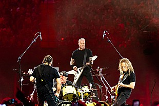 「メタリカ、ウェールズのプリンシパリティ・スタジアムで禁止されているトム・ジョーンズのヒット曲を披露」