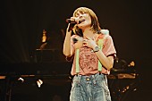 「＜ライブレポート＞aikoワールド全開で規格外のパフォーマンスを見せた【Love Like Pop vol.25】東京ガーデンシアター公演」1枚目/10