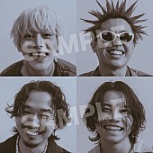 「ヤングスキニー ベストアルバム『歌の中だけでしか、本当のことは言えないから』アナザージャケット」3枚目/5