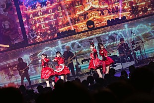 「＜ライブレポート＞yosugala　デビュー4周年、自身最大規模のステージで表現した情熱と感謝「今まで私たちに出会ってくれたみなさんのおかげでここに立つことができた」」