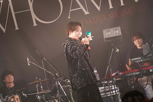 「杉本琢弥、自身の誕生日に開催＆新曲「男の本音」も披露した“初ベストAL記念ツアー”初日公演のレポート到着」1枚目/3
