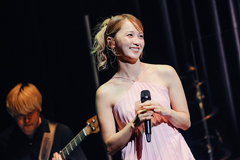 Dream Ami「<ライブレポート>Dream Ami、デビュー記念日に25周年イヤーが開幕――Dream再集結で七夕の夜を彩った“Milkyway”」