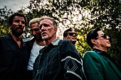 「クイーンズ・オブ・ザ・ストーン・エイジ、2026年11月に来日公演決定＆「Easy Street」MV公開」1枚目/2