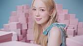 「西野カナが最大25人登場、香水工場が舞台の「Power of Love」でエールを送る」1枚目/3