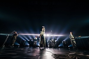ライブレポート＞“平坦な戦場”を生き抜くために――満員の東京ガーデン