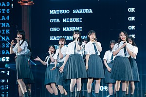 日向坂46、五期生が初の単独アリーナ公演で躍動「五期生の10人とこの