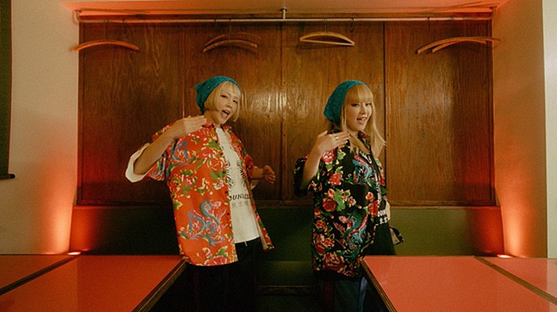 「PUFFY、3年ぶりSG『モヤーズ』MV公開」1枚目/3