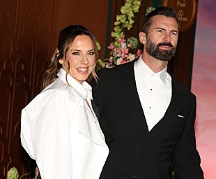 「スパイス・ガールズのメラニー・Cが結婚、メンバーも挙式に出席」