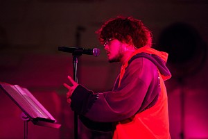Vaundy「Vaundy、生配信で披露した新曲「かげろう」MV公開へ」