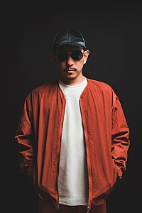 チョコレートプラネット、DOZAN11 aka 三木道三が参加した「FCKY-風呂