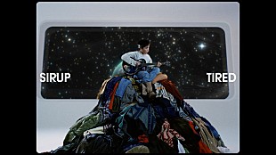 「SIRUP、ギターで「TIRED」を弾き語るワンカットMV公開」