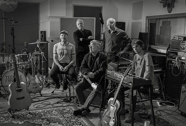 ティーンエイジ・ファンクラブ「ティーンエイジ・ファンクラブ、新曲「Day In The Sun」MV公開」
