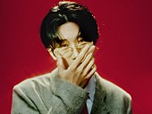 「AKASAKIがメジャーデビュー、日本人男性ソロアーティスト史上最年少でのワールドツアーへ」1枚目/5