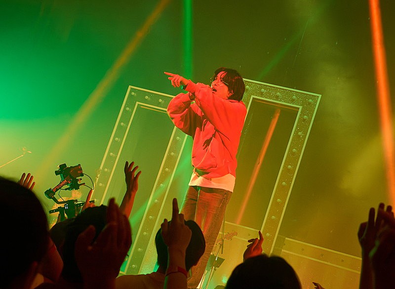 「【AKASAKI &amp;ldquo;last YOUNG&amp;rdquo; -10代最後の単独公演-】
Photo by TOMOKAZU TAZAWA」3枚目/5