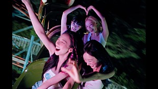 「aespa、夏にぴったりの「KISS N TELL」MVで“かわいさ”全開」