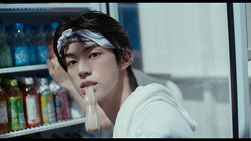 「TWS、真夏の海の家で働く「SODA SODA」MVティザー第1弾を公開」1枚目/1