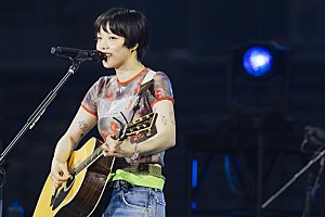 あいみょん「あいみょん、“4年越しの約束”を果たした甲子園での10周年凱旋ライブのレポート到着」