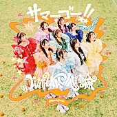 「MORE STAR、1stシングル『サマーゴー！！ / WITH KAWAII論』ジャケットは競技場が舞台」1枚目/4