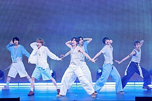 TWS「<レポート>TWS、「一緒に爽やかな夏を過ごしましょう」 ショーケースで新曲「SODA SODA」初披露」