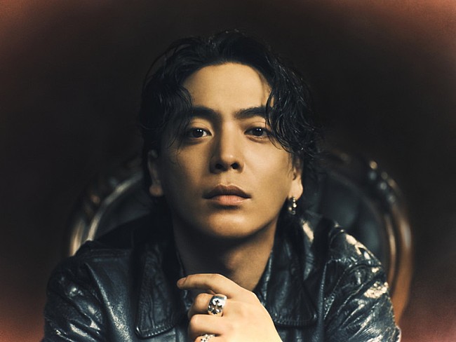 「優里がソウルでゲリラ路上ライブ、その模様を収めた映像＆韓国滞在Vlogが公開」1枚目/1