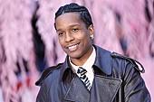 「エイサップ・ロッキー、娘が初めてハイハイする未公開動画を目にし3人の子育てについて語る」1枚目/1