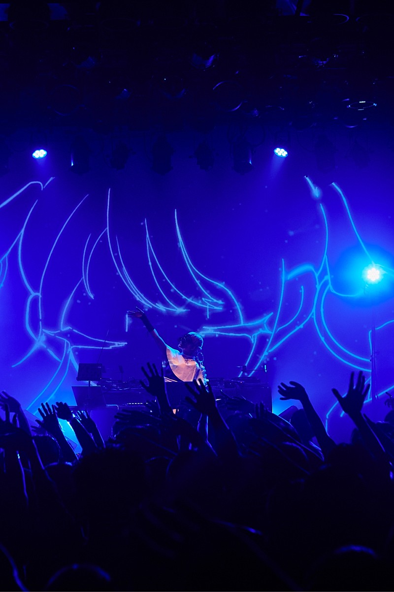 「<ライブレポート>テクノポップ・有機・シンセサイザーちゃん 音楽から生まれた次世代アイコンの引力」1枚目/6