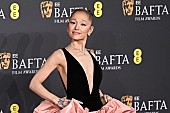 「アリアナ・グランデ、最新AL『ペタル』収録曲すべてが米ビルボード“Hot 100”入り　通算チャートインが100曲越え」1枚目/1