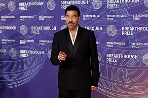 ライオネル・リッチー「ライオネル・リッチーのステージいじりにクリス・ブラウンが“マジかよ”と反応」