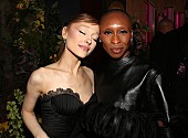 「アリアナ・グランデ、ロンドン公演にシンシア・エリヴォ出演　映画『ウィキッド』楽曲デュエット」1枚目/1