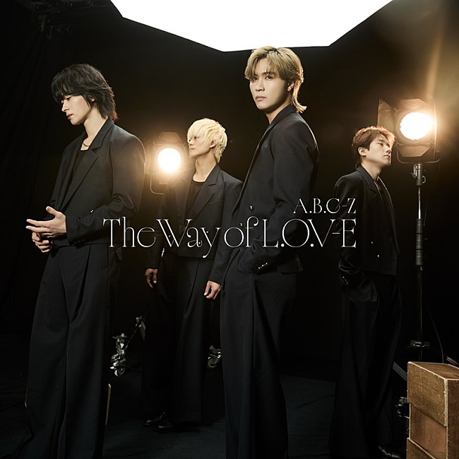 「A.B.C-Z、セットアップスーツで魅せる『The Way of L.O.V-E』ジャケット公開」1枚目/5