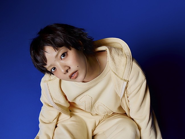 「あいみょん“真夏の夜の匂いがするベンチ”が全国5か所に登場、リスニングパーティーなども決定」1枚目/3