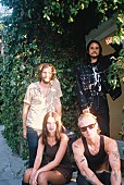 「ウルフ・アリス、全英1位アルバムに3曲を追加収録した『ザ・クリアリング：Bサイド』リリース」1枚目/2
