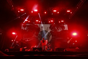 ジェイムス・フォントルロイ「<ライブレポート>ジェイムス・フォントルロイがキュレーション、オマリオン/ザ・RHファクター・リユニオンらが集結【SUMMER SONIC 2026】BEACH STAGE初日」