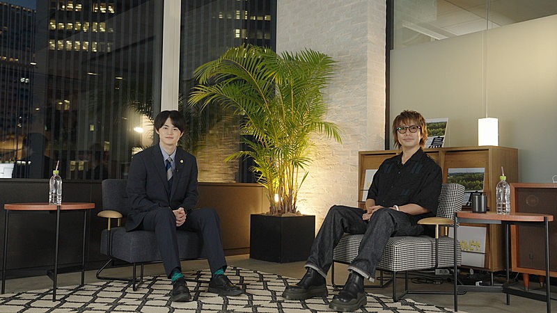 「高橋優×鈴鹿央士が対談、ドラマ『リーガルビート』や主題歌「鳥」について語る」1枚目/4