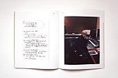 「坂本龍一のピアノ演奏がMR空間で蘇る作品【KAGAMI】初の公式ガイドブック発売」1枚目/3