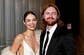 「フィニアス、長年の恋人クラウディア・スレウスキと結婚　妹ビリー・アイリッシュが式を執り行う」1枚目/1