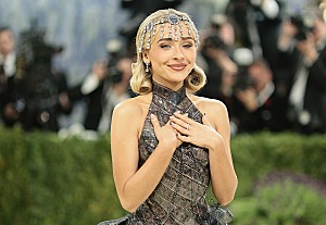 サブリナ・カーペンター「サブリナ・カーペンター、『マペット・ショー』で自身初の【プライムタイム・エミー賞】に輝く」