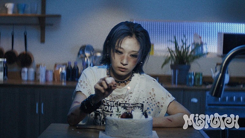 「LEE JISOO（HANAのJISOO）、韓国で撮影された「MISMATCH」MVで“ちぐはぐさ”を表現」1枚目/3