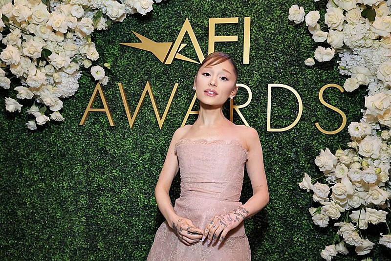 「アリアナ・グランデ、最新作『ペタル』の12曲入りライブALをサプライズ・リリース」1枚目/1